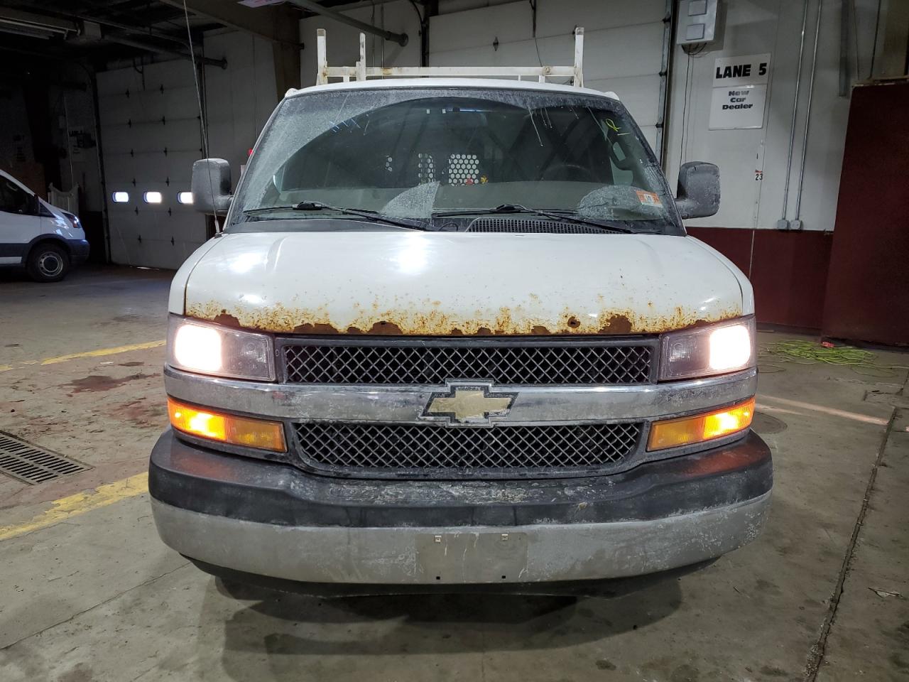 2018 Chevrolet Express - Image 5