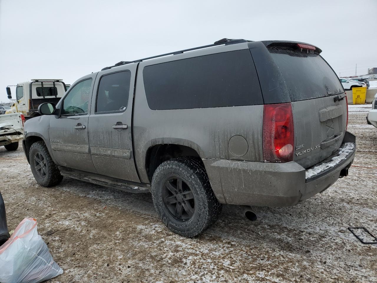 2007 GMC Yukon - Image 2