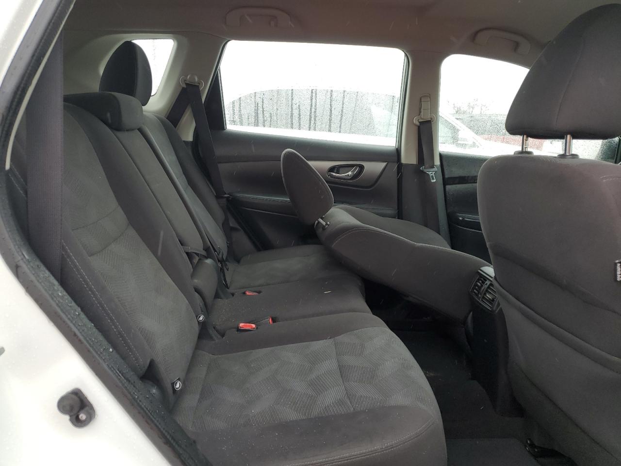 2016 Nissan Rogue - Image 11