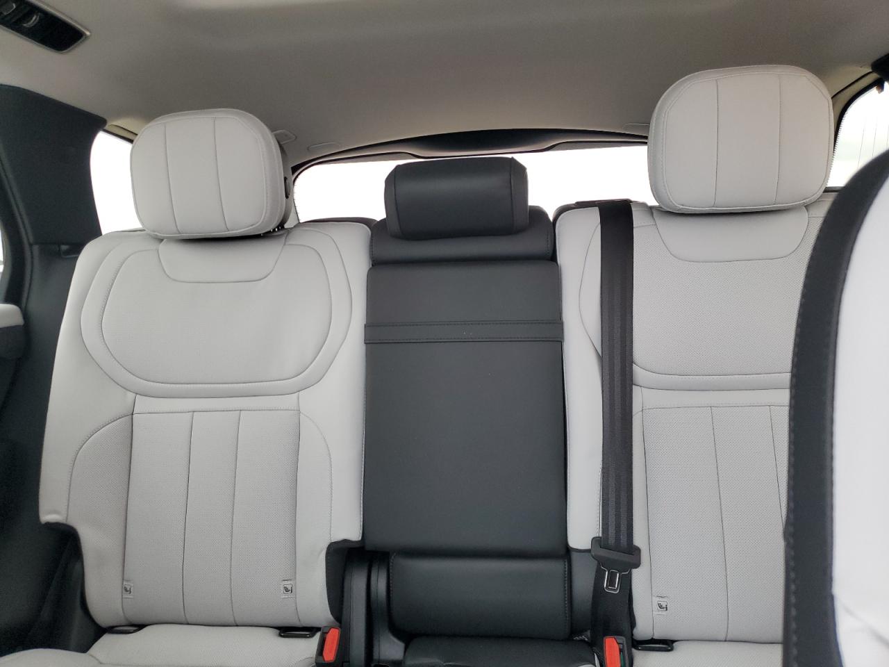 2024 Land Rover Range Rover - Image 10