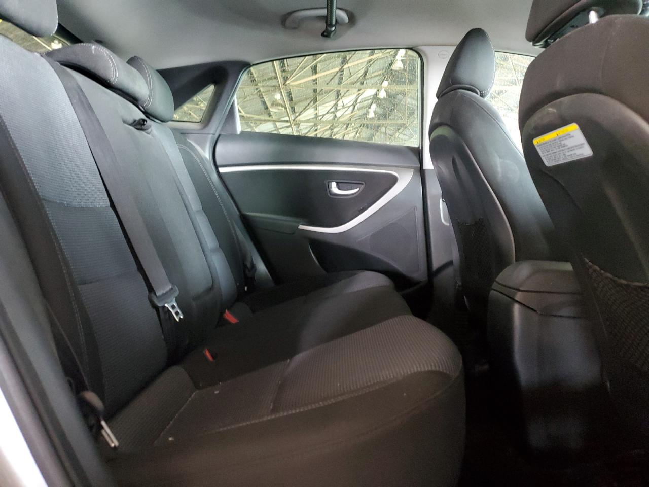 2013 Hyundai Elantra - Image 10