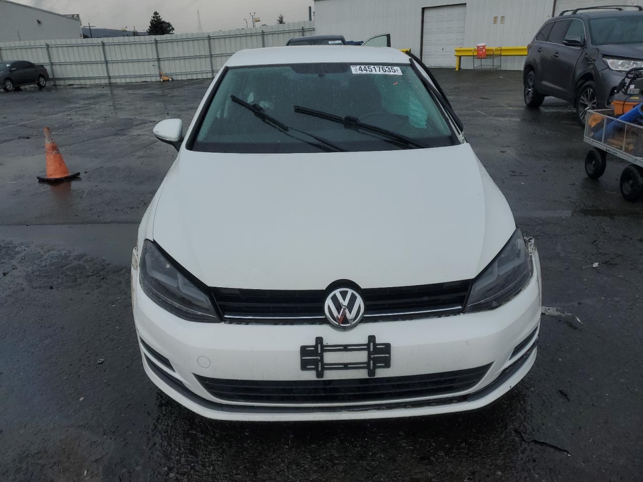 2017 Volkswagen Golf - Image 5