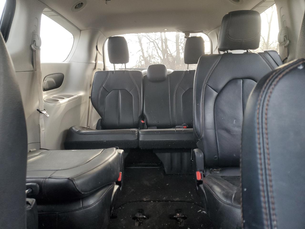 2017 Chrysler Pacifica - Image 10