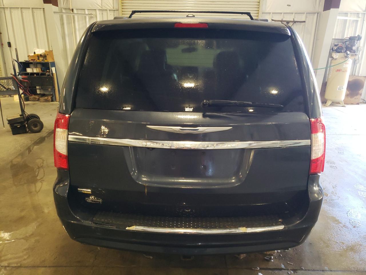 2014 Chrysler Town & Country - Image 6