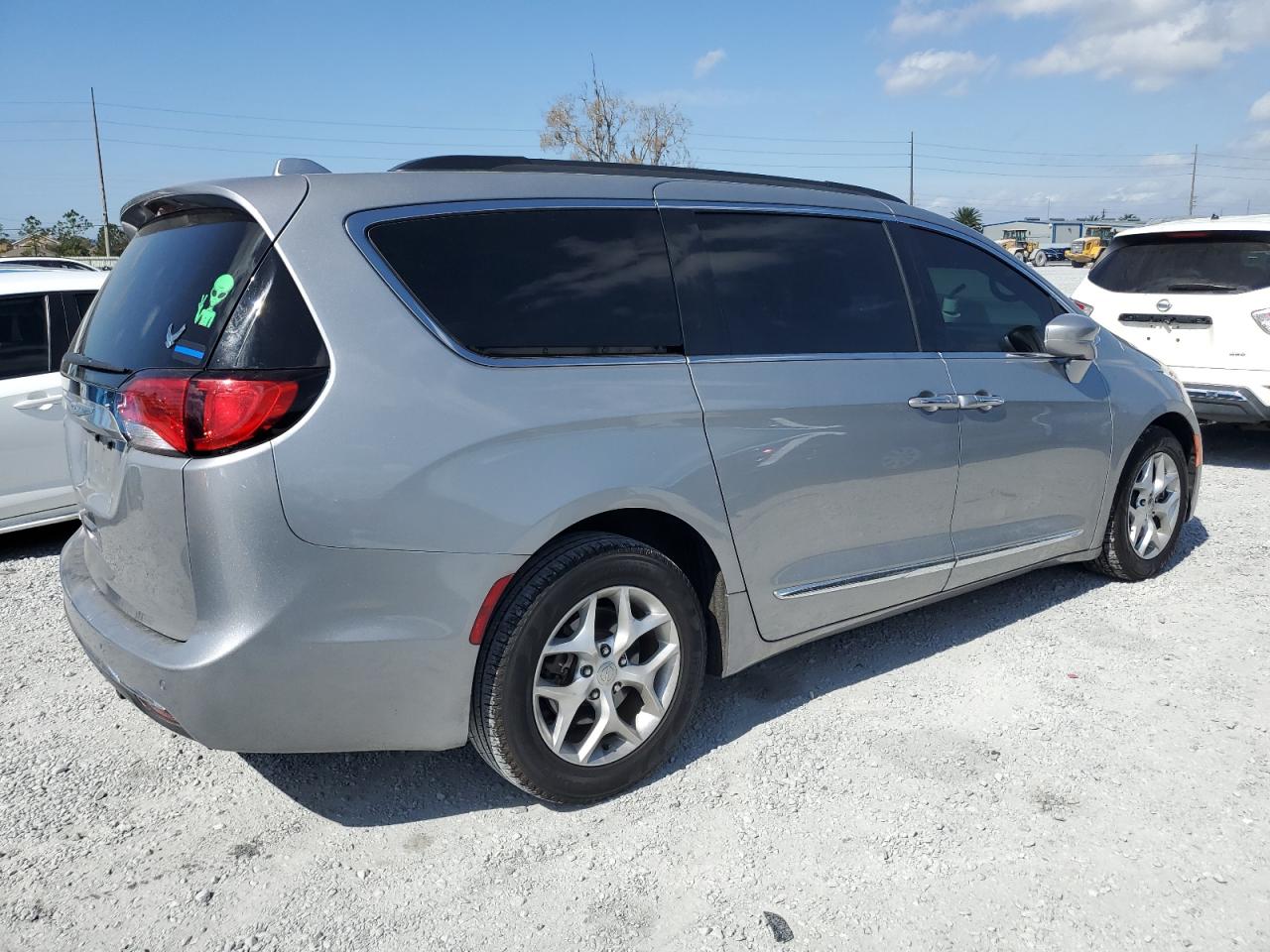 2017 Chrysler Pacifica - Image 3