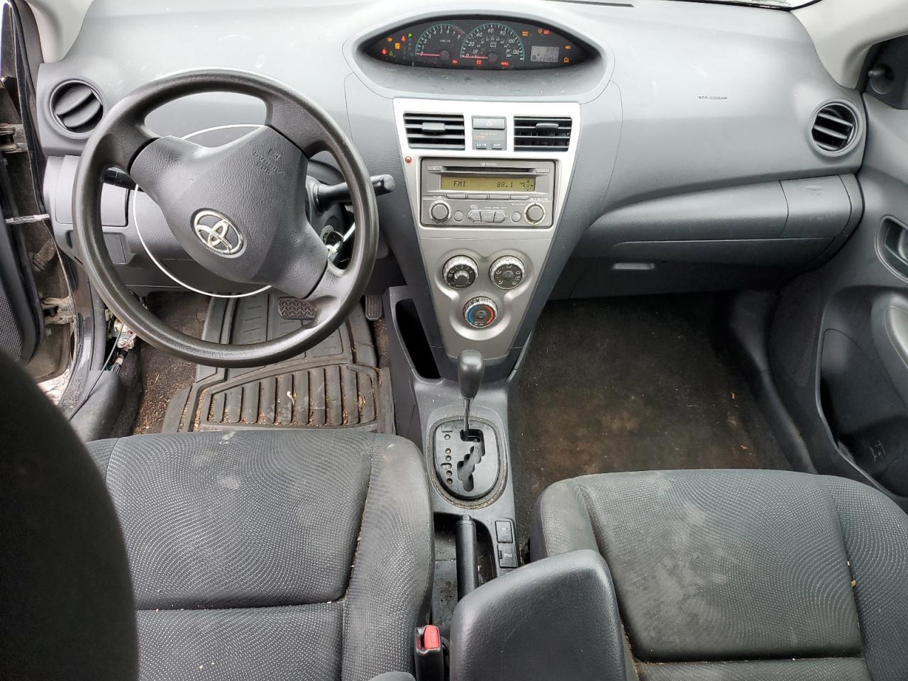 2012 Toyota Yaris - Image 8