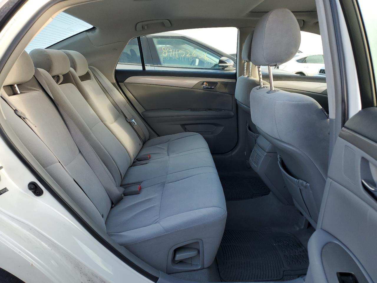 2005 Toyota Avalon - Image 10