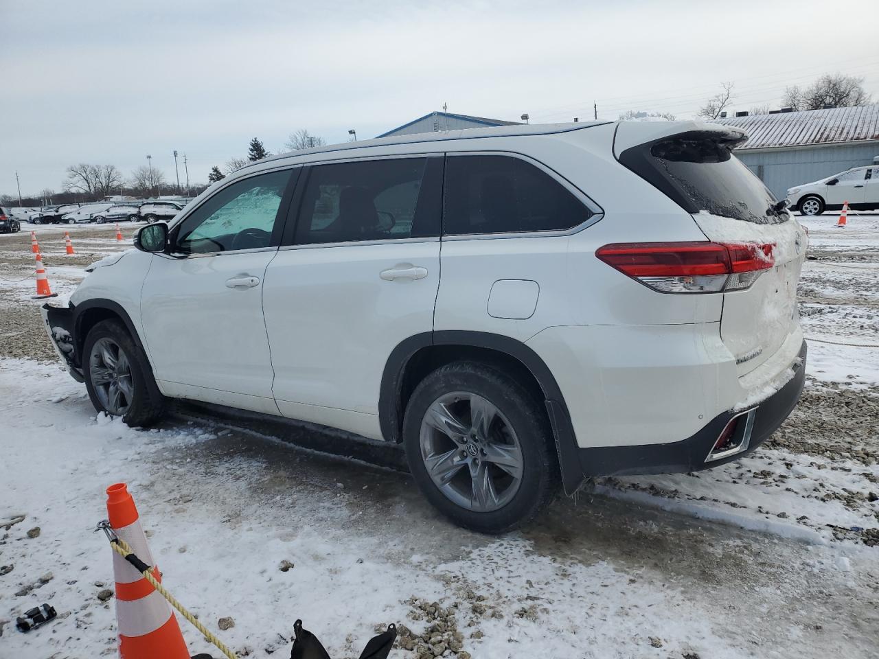 2017 Toyota Highlander - Image 2