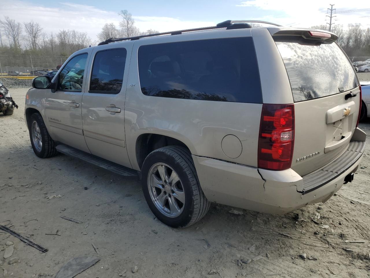 2007 Chevrolet Suburban - Image 2