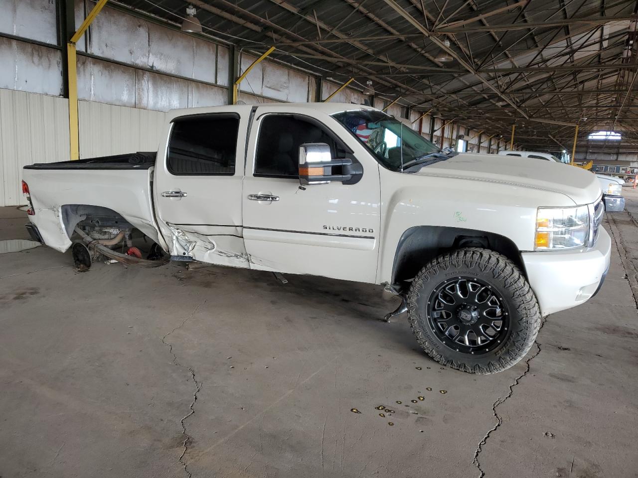 2011 Chevrolet Silverado - Image 4