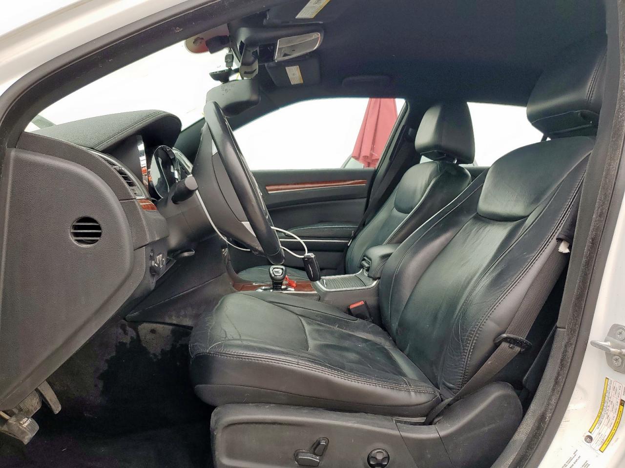 2014 Chrysler 300 - Image 7