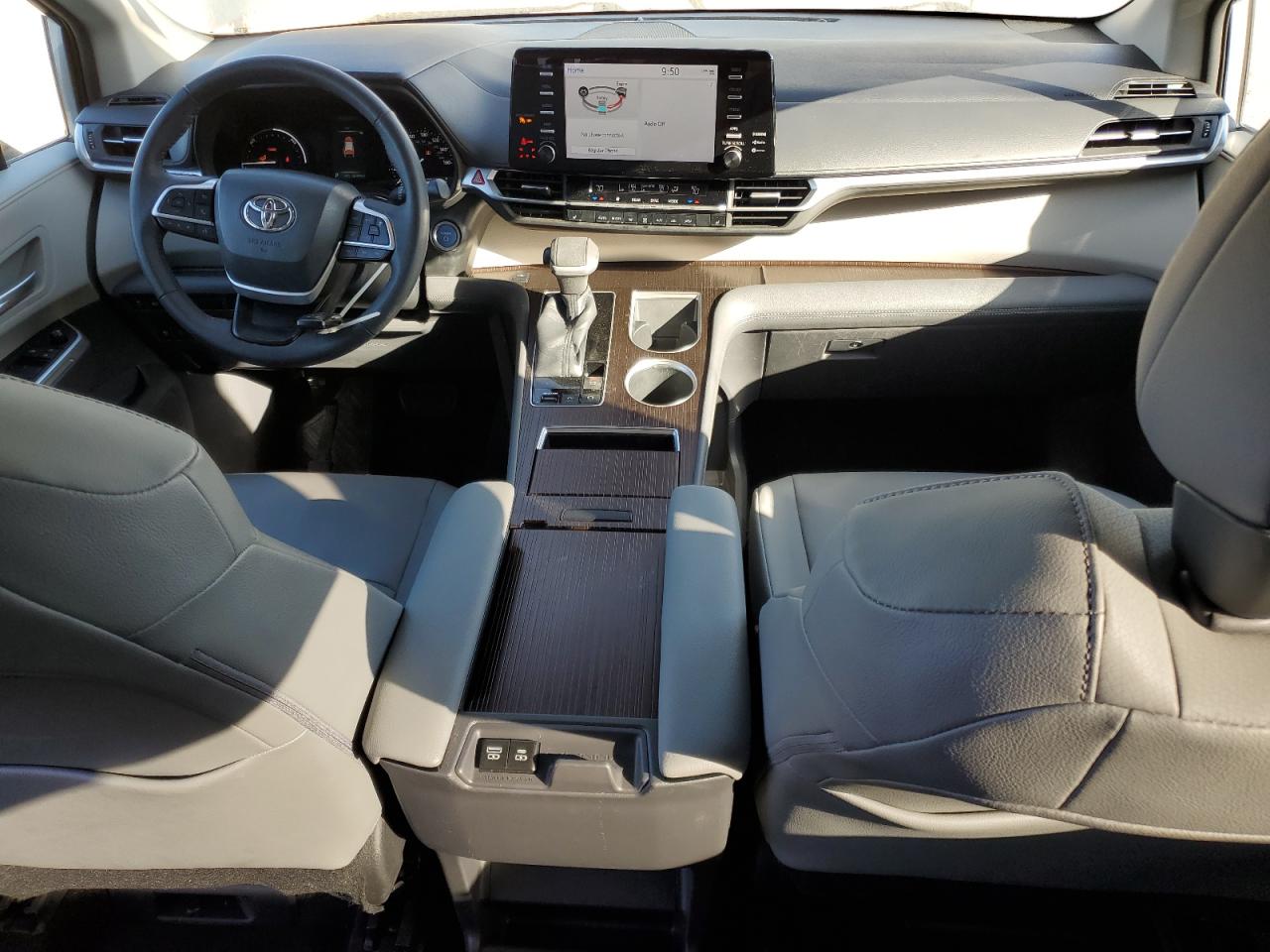 2022 Toyota Sienna - Image 8