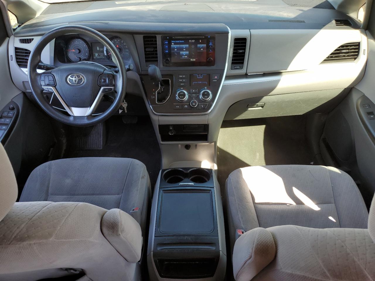 2015 Toyota Sienna - Image 8