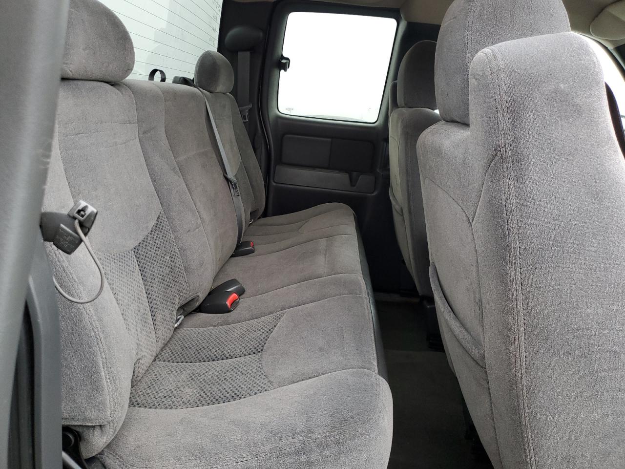 2006 Chevrolet Silverado - Image 10