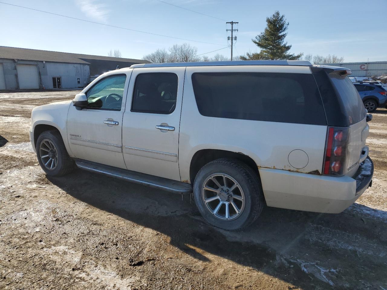 2013 GMC Yukon - Image 2