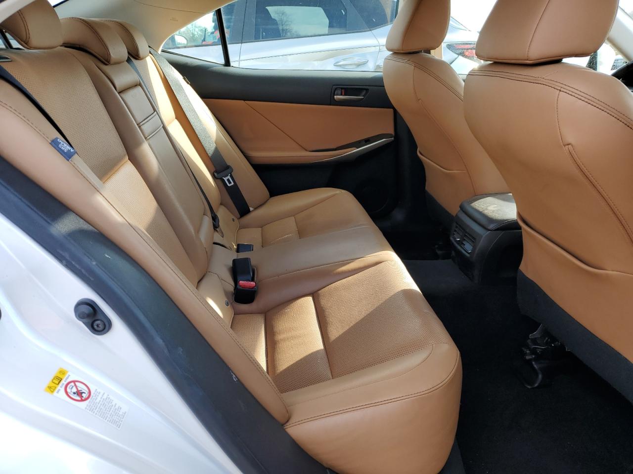 2018 Lexus IS - Image 10