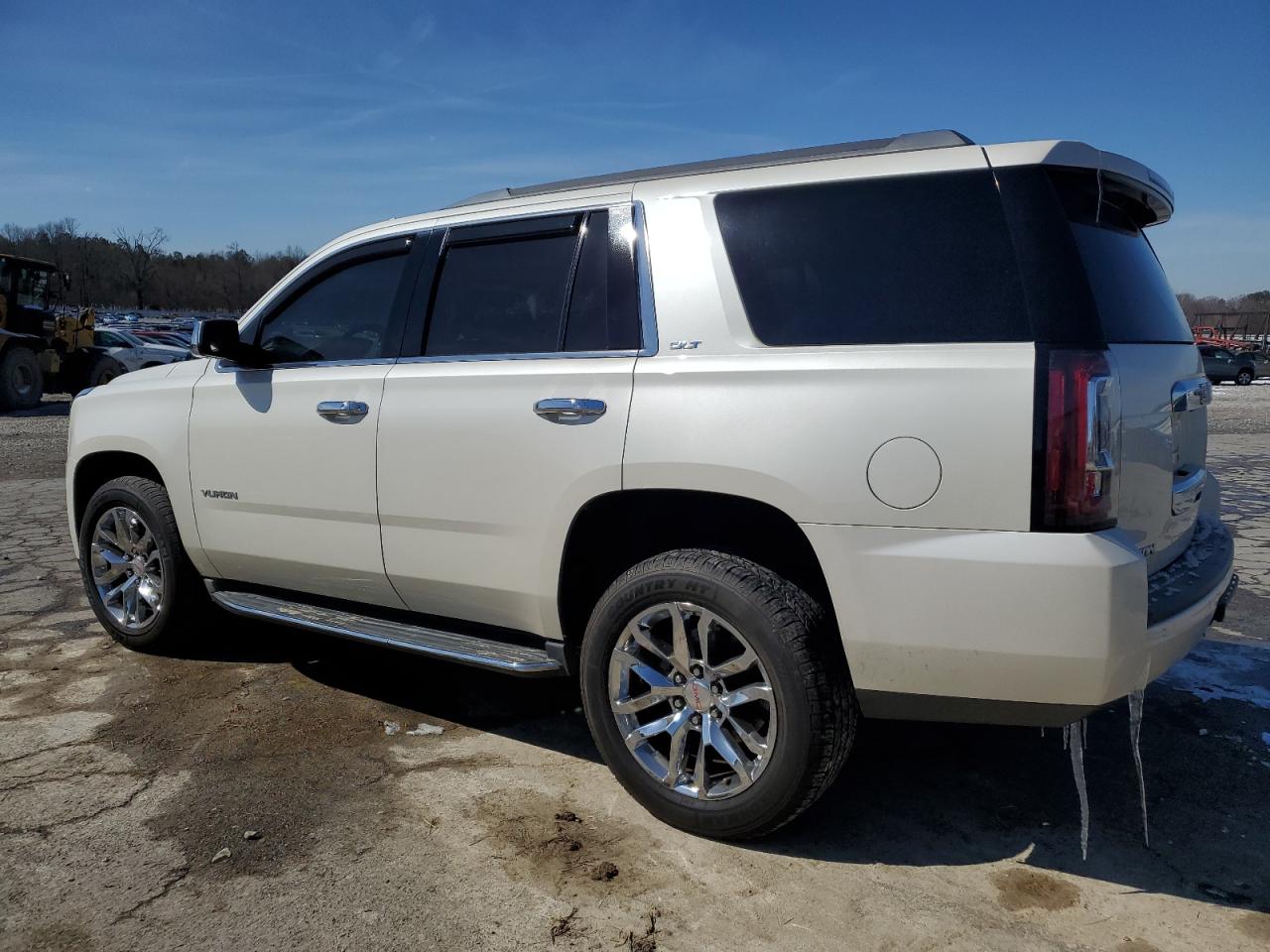 2015 GMC Yukon - Image 2