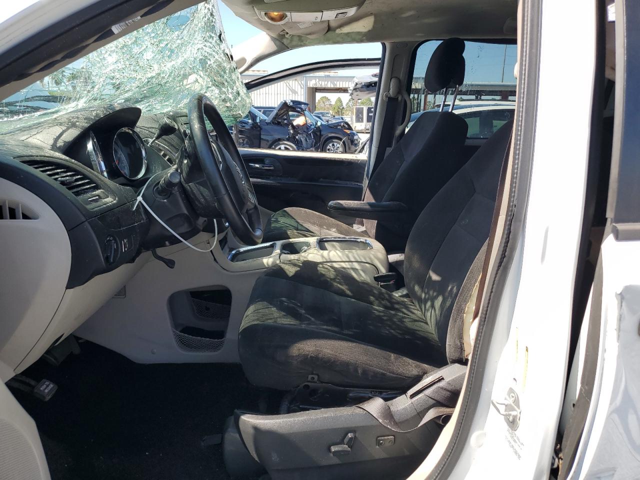 2015 Dodge Caravan - Image 7