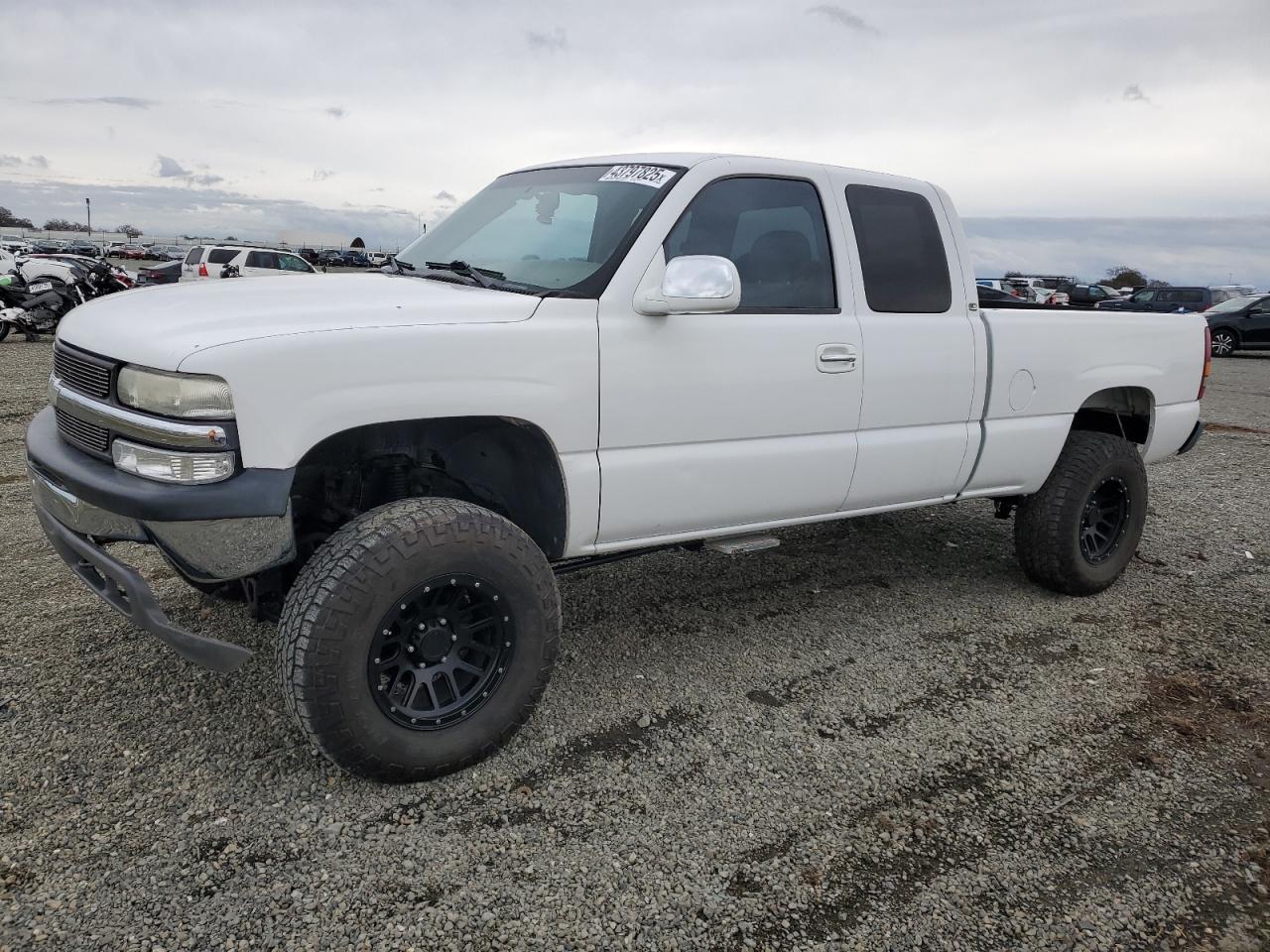 2000 Chevrolet Silverado - Image 1