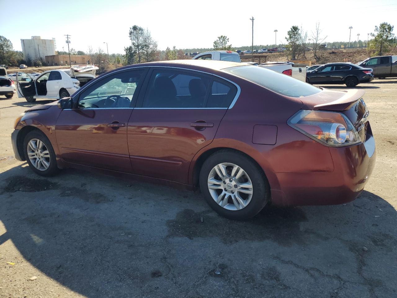 2010 Nissan Altima - Image 2