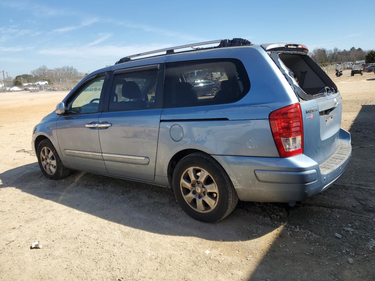 2007 Hyundai Entourage - Image 2