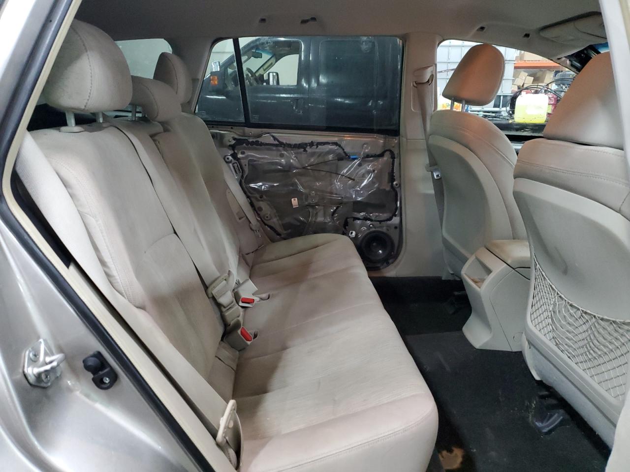 2014 Subaru Outback - Image 11
