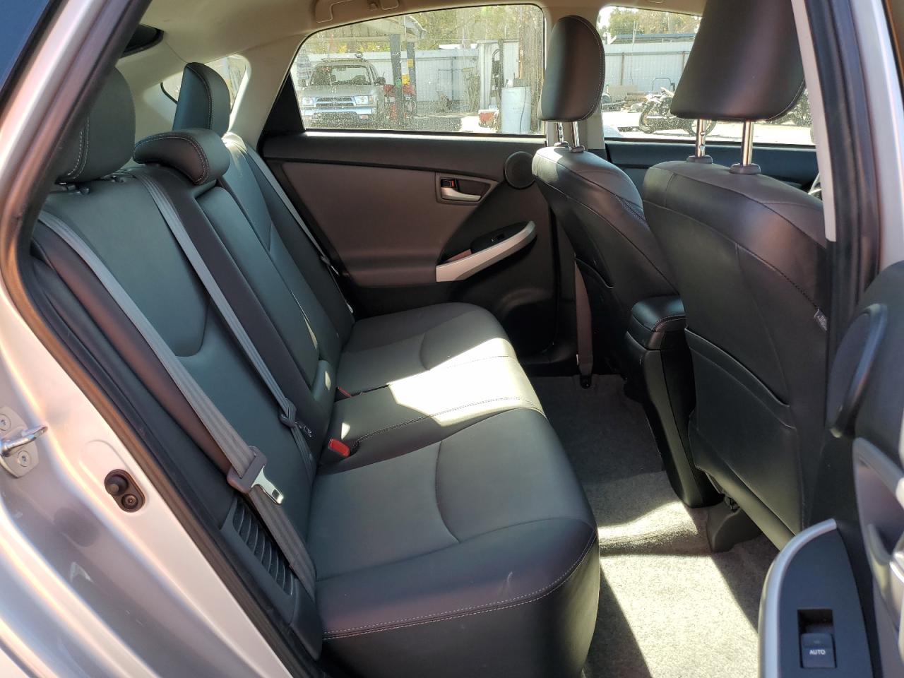 2014 Toyota Prius - Image 10
