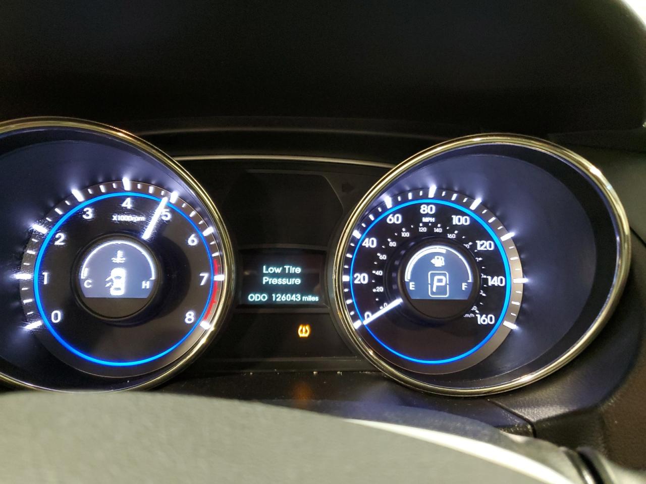 2012 Hyundai Sonata - Image 9