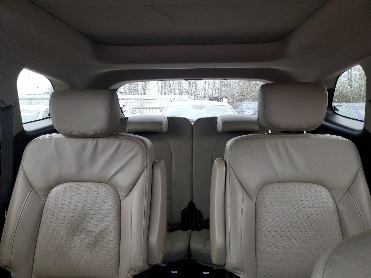 2014 Hyundai Santa Fe - Image 10