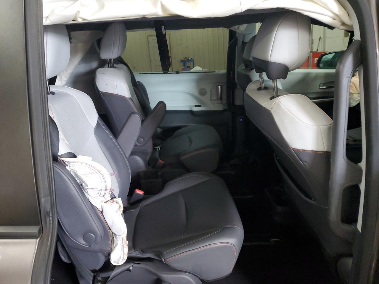 2021 Toyota Sienna - Image 11
