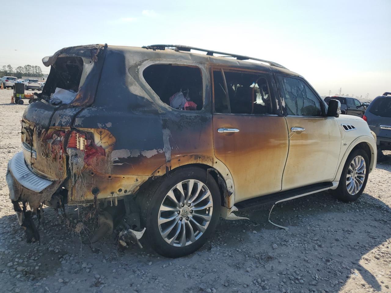 2015 Infiniti QX80 - Image 3