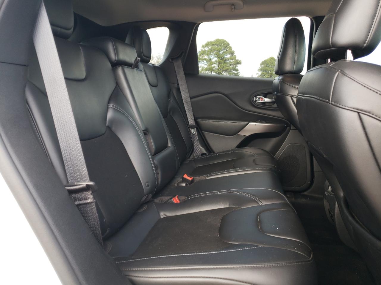 2019 Jeep Grand Cherokee - Image 11
