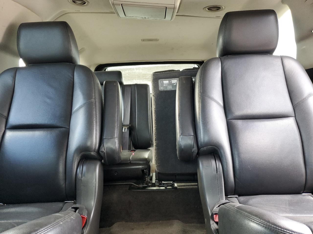 2012 Chevrolet Suburban - Image 10