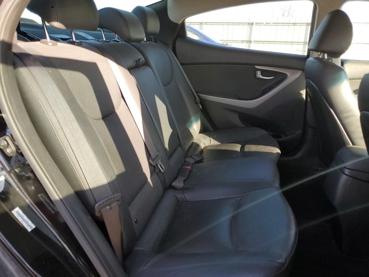 2015 Hyundai Elantra - Image 10