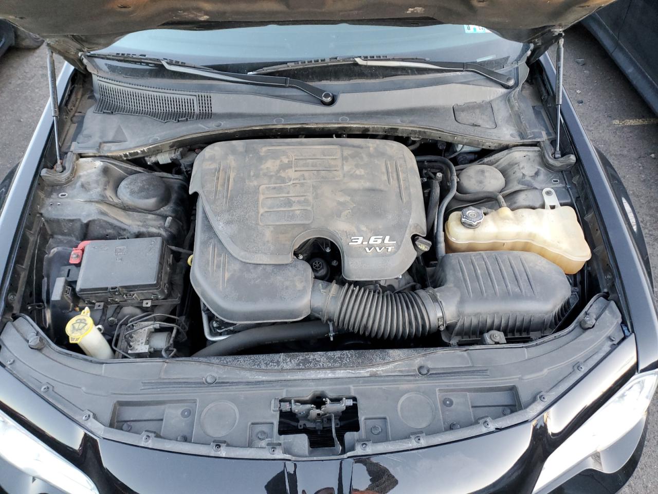 2017 Chrysler 300 - Image 12