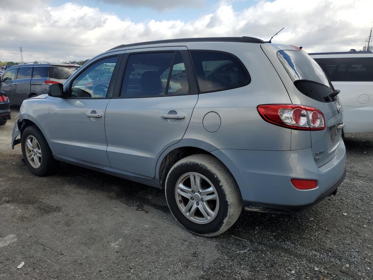 2010 Hyundai Santa Fe - Image 2