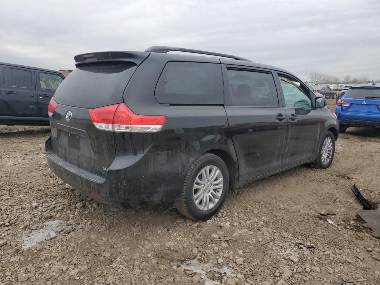 2014 Toyota Sienna - Image 3