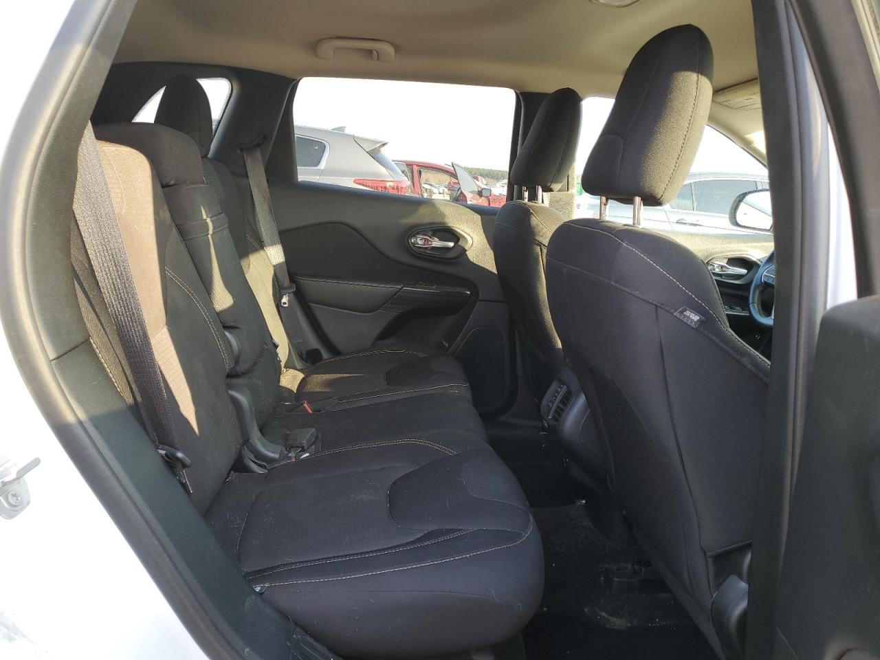 2016 Jeep Grand Cherokee - Image 11