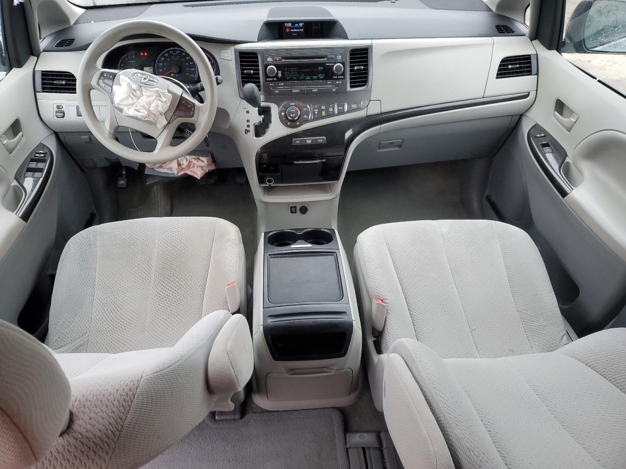 2013 Toyota Sienna - Image 8