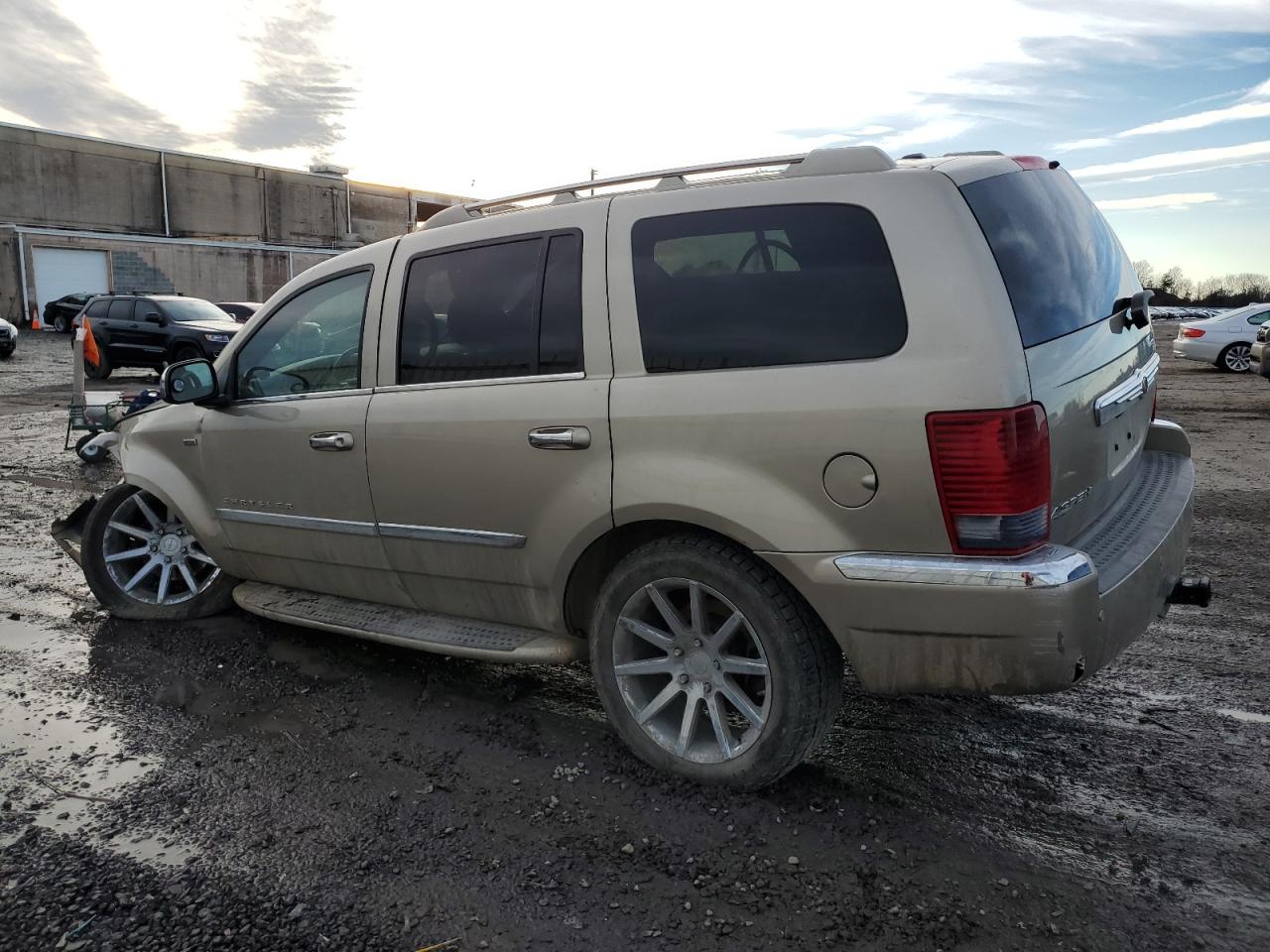 2008 Chrysler Aspen - Image 2