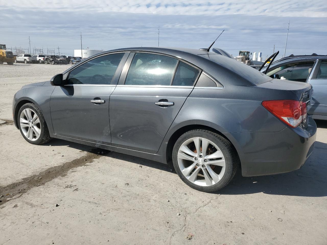 2013 Chevrolet Cruze - Image 2