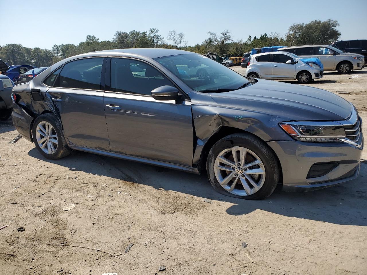 2021 Volkswagen Passat - Image 4