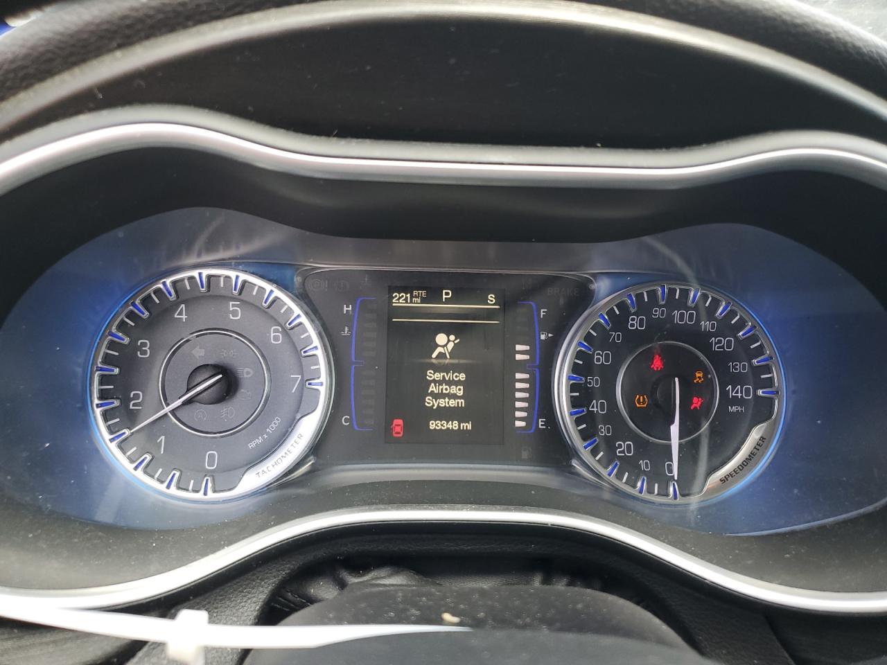 2015 Chrysler 200 - Image 9