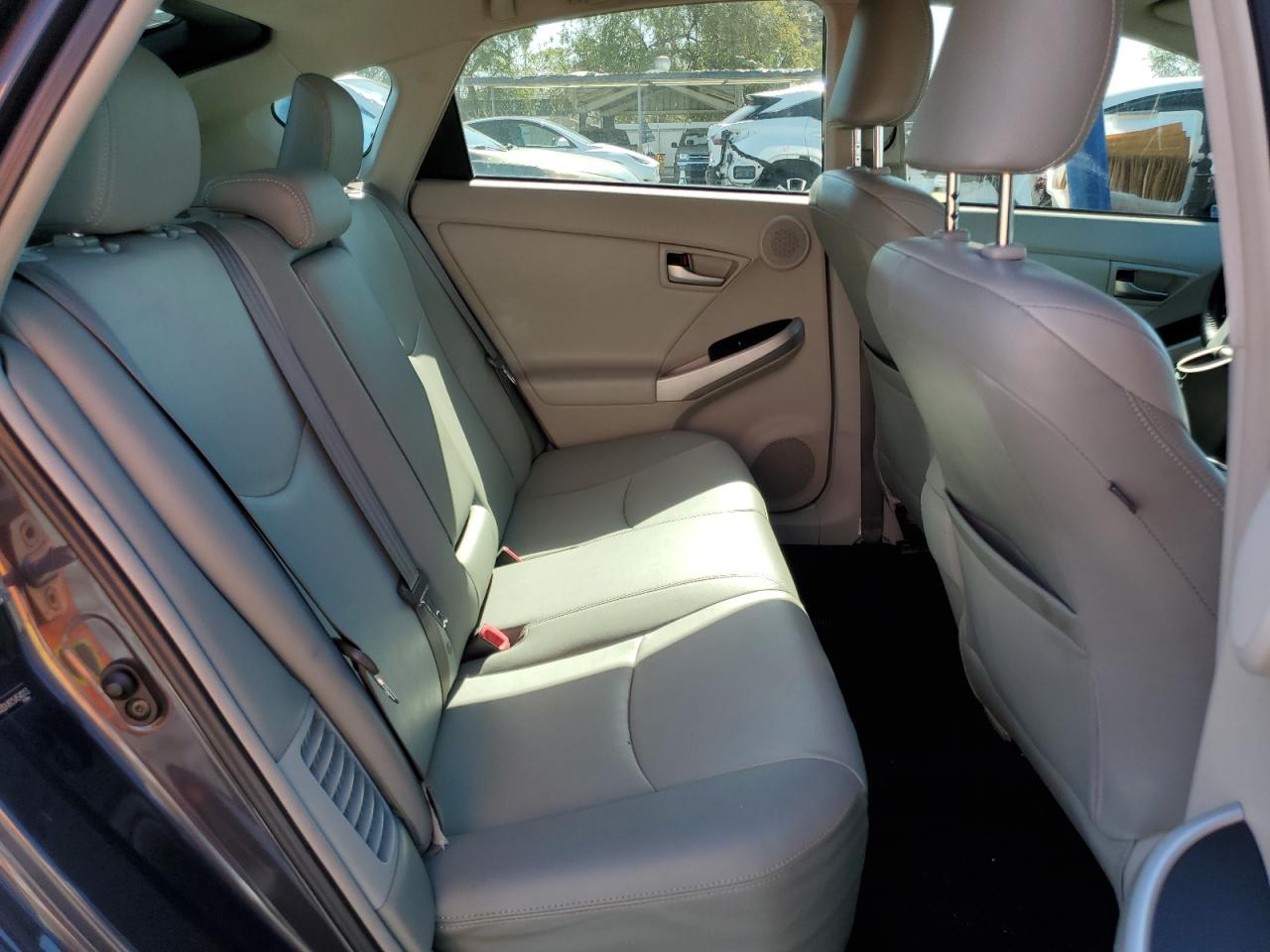 2012 Toyota Prius - Image 10