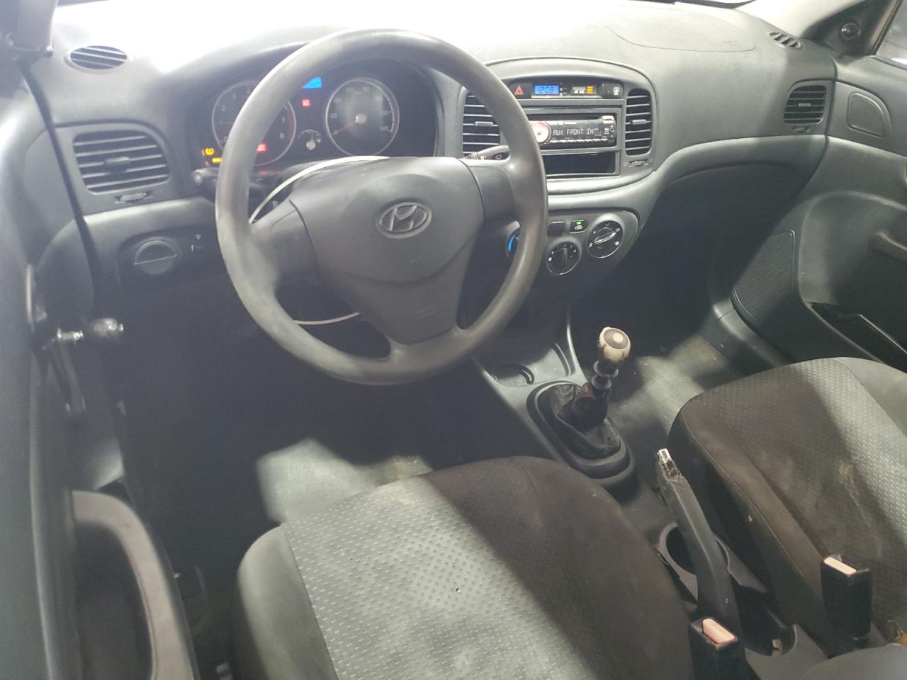 2011 Hyundai Accent - Image 8