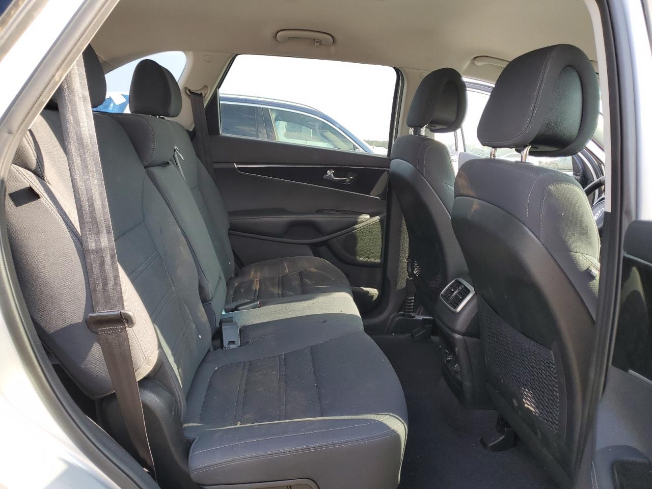 2016 Kia Sorento - Image 11