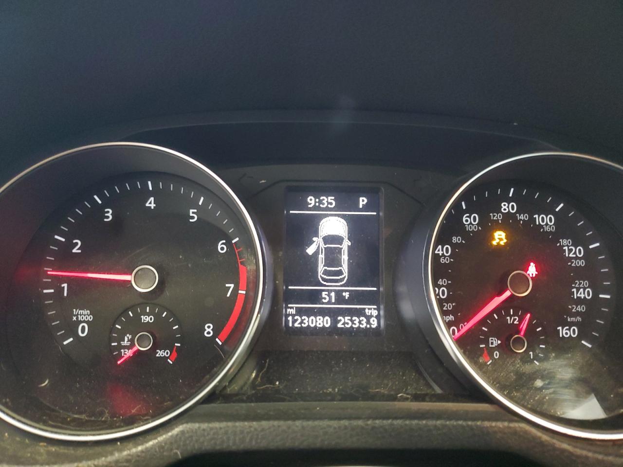 2017 Volkswagen Passat - Image 9