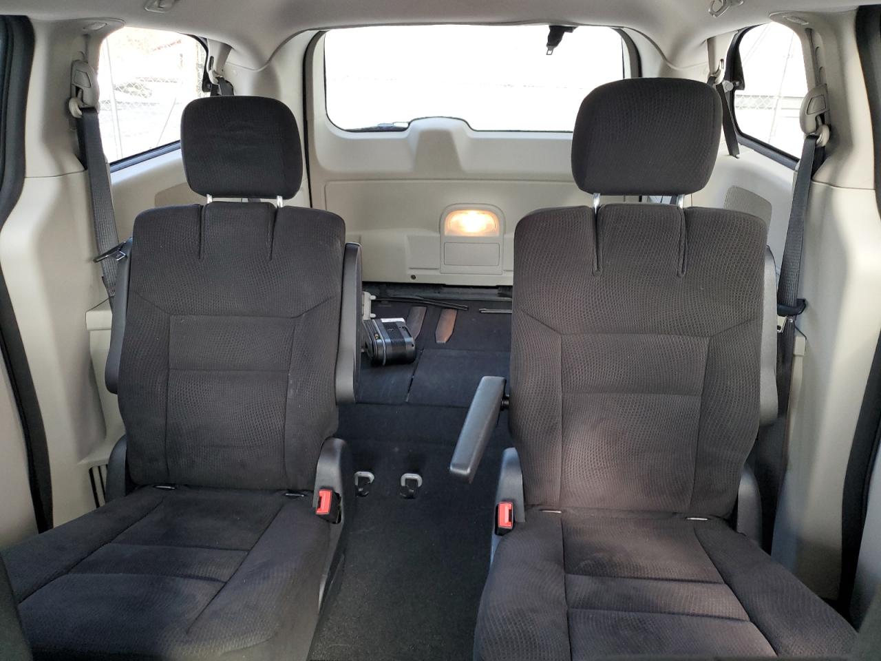 2015 Dodge Caravan - Image 10