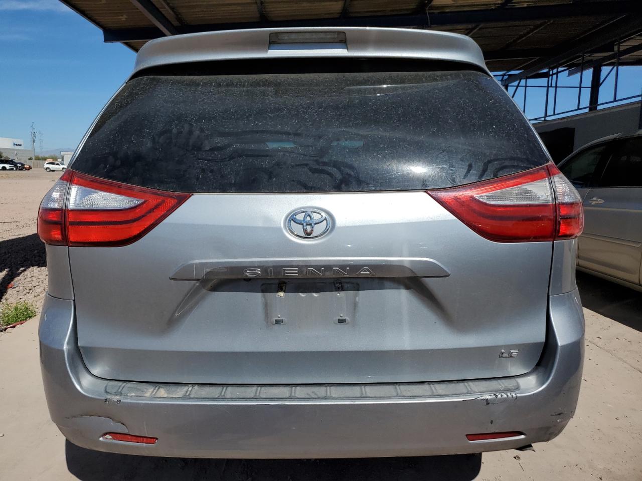 2017 Toyota Sienna - Image 6