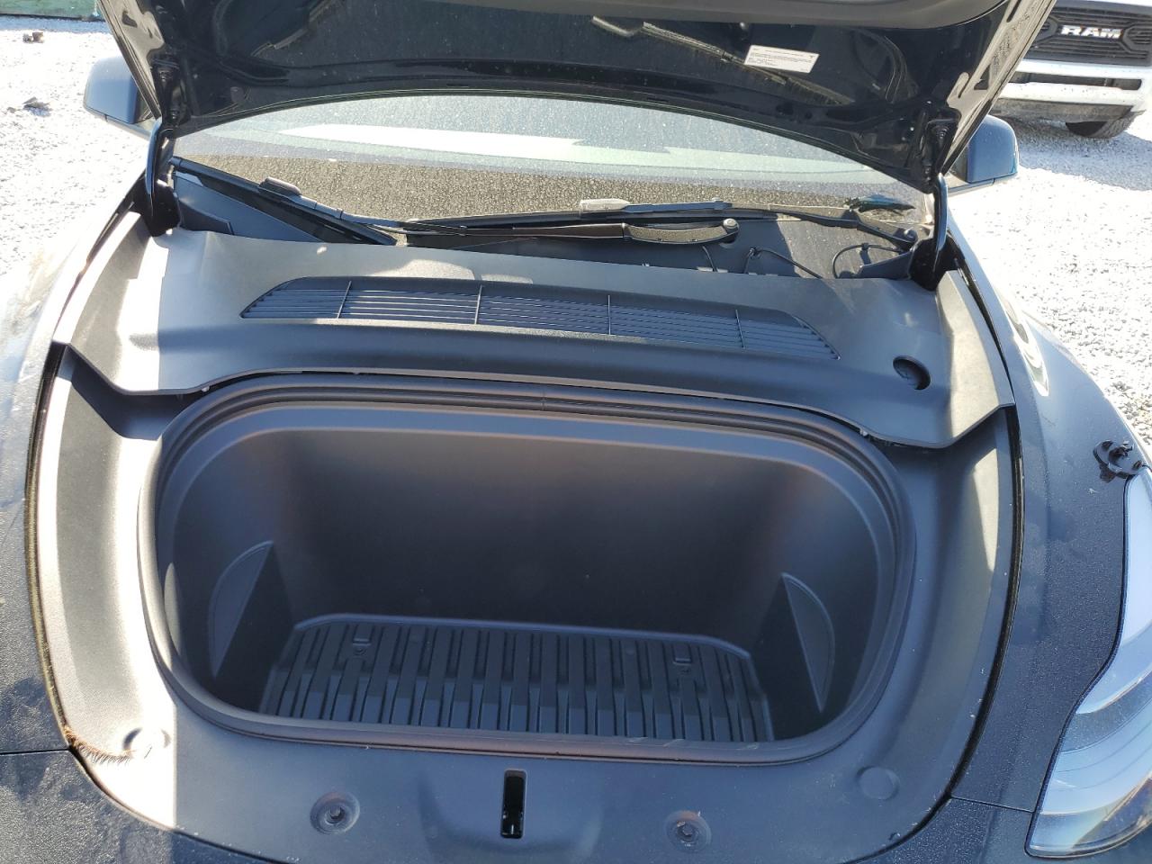 2025 Tesla Model Y VIN: 7SAYGDED5SF232571 Lot: 44107985